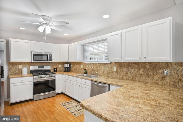 212 N PONDVIEW BLVD, Monroe Township, NJ 08831