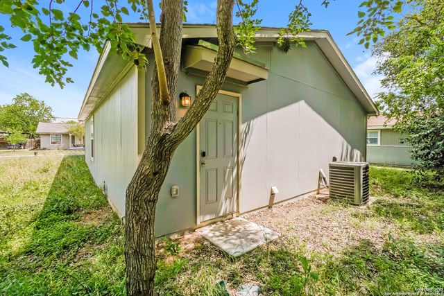 527 Elley, Seguin, TX 78155