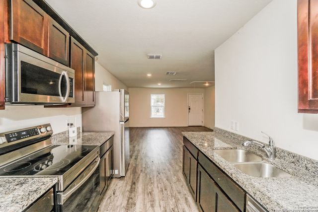 527 Elley, Seguin, TX 78155