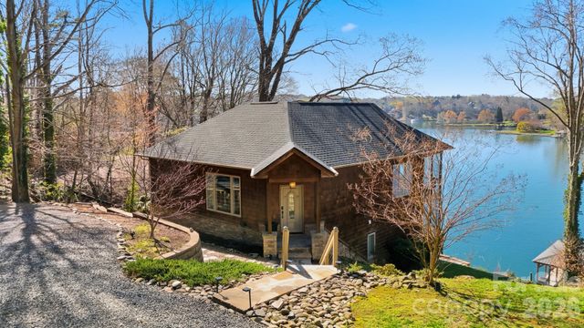 152 Bridge Pointe Lane, Hickory, NC 28601