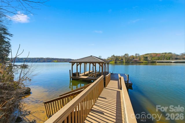 152 Bridge Pointe Lane, Hickory, NC 28601