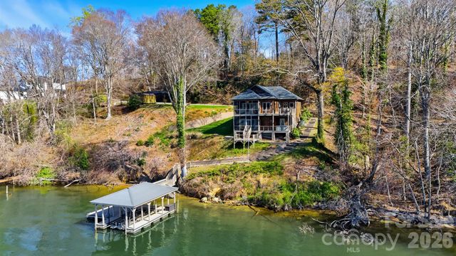 152 Bridge Pointe Lane, Hickory, NC 28601