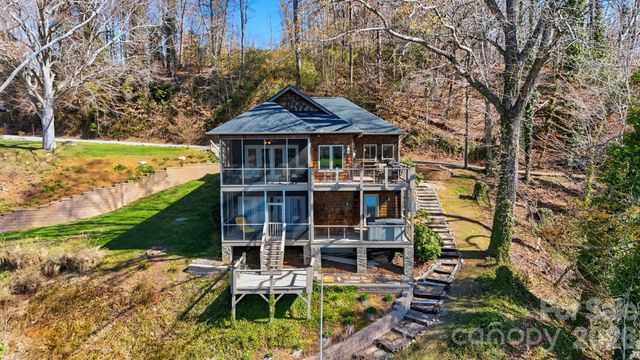 152 Bridge Pointe Lane, Hickory, NC 28601