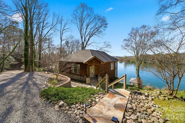 152 Bridge Pointe Lane, Hickory, NC 28601