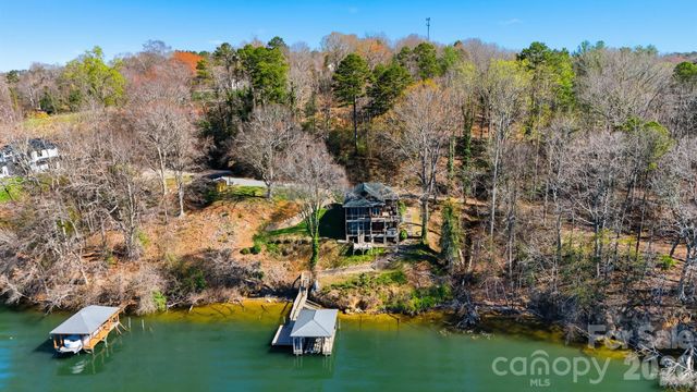 152 Bridge Pointe Lane, Hickory, NC 28601