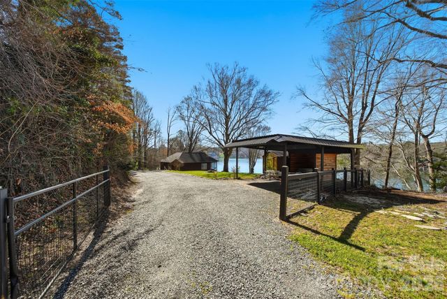 152 Bridge Pointe Lane, Hickory, NC 28601