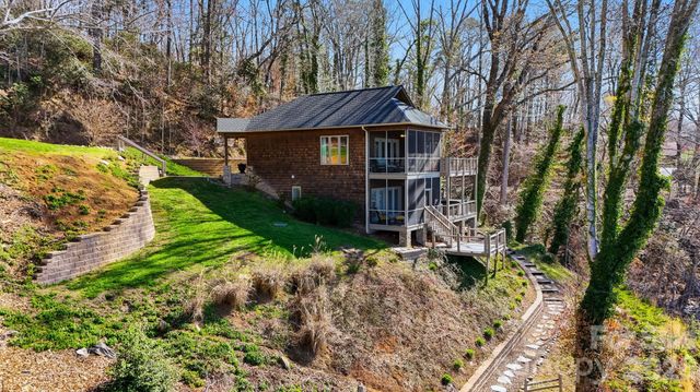 152 Bridge Pointe Lane, Hickory, NC 28601