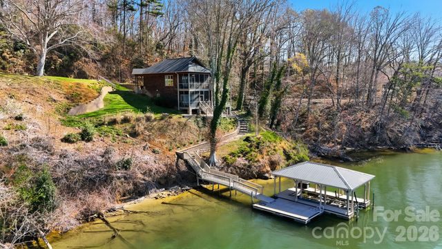 152 Bridge Pointe Lane, Hickory, NC 28601