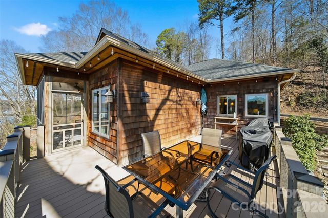 152 Bridge Pointe Lane, Hickory, NC 28601