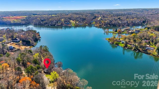 152 Bridge Pointe Lane, Hickory, NC 28601