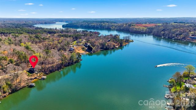 152 Bridge Pointe Lane, Hickory, NC 28601