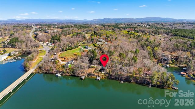 152 Bridge Pointe Lane, Hickory, NC 28601