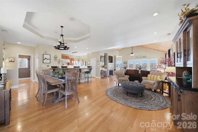 152 Bridge Pointe Lane, Hickory, NC 28601