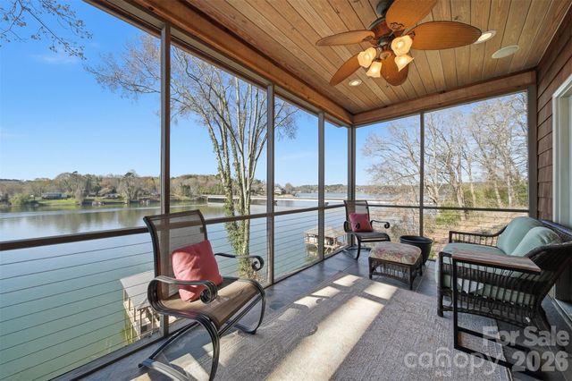 152 Bridge Pointe Lane, Hickory, NC 28601