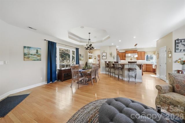 152 Bridge Pointe Lane, Hickory, NC 28601