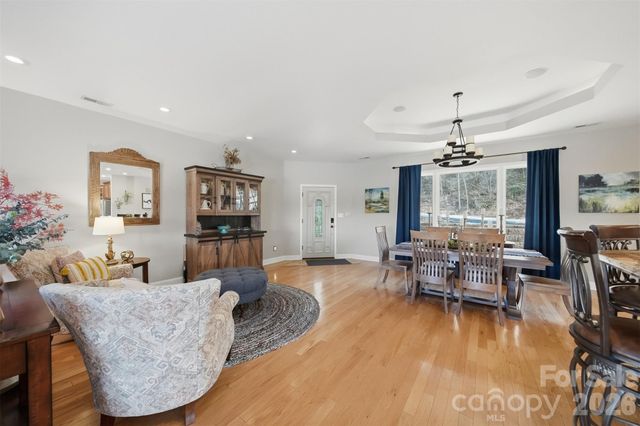 152 Bridge Pointe Lane, Hickory, NC 28601