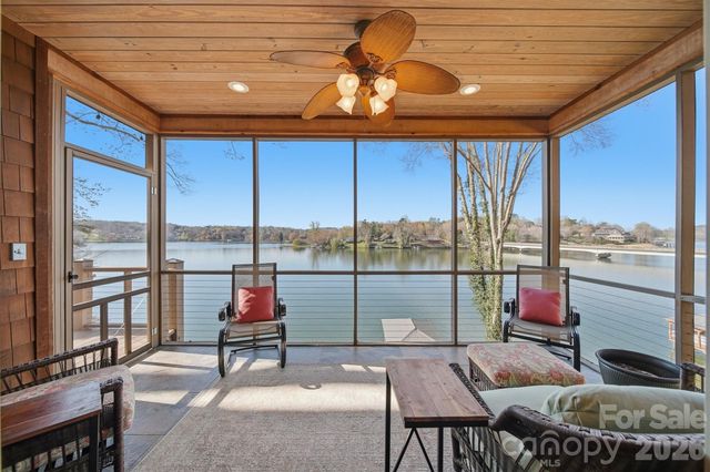 152 Bridge Pointe Lane, Hickory, NC 28601