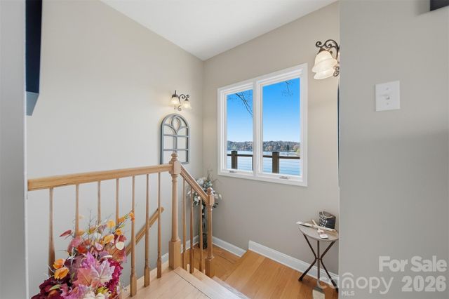 152 Bridge Pointe Lane, Hickory, NC 28601