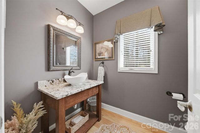 152 Bridge Pointe Lane, Hickory, NC 28601