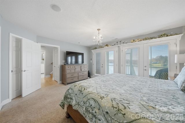 152 Bridge Pointe Lane, Hickory, NC 28601