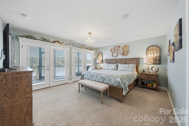 152 Bridge Pointe Lane, Hickory, NC 28601