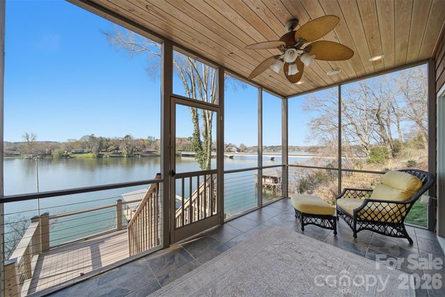 152 Bridge Pointe Lane, Hickory, NC 28601