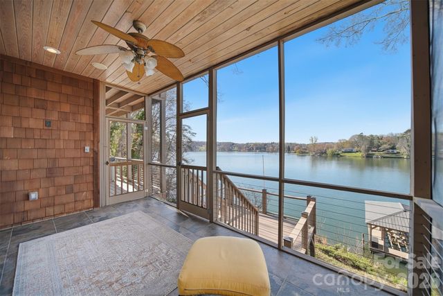 152 Bridge Pointe Lane, Hickory, NC 28601