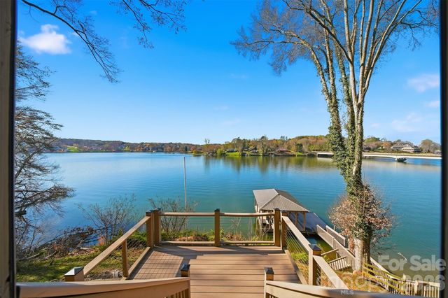 152 Bridge Pointe Lane, Hickory, NC 28601