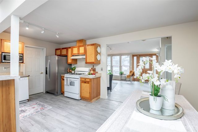 2604 NE 7th Street, Renton, WA 98056