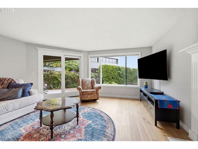 5620 S RIVERSIDE Ln 1, Portland, OR 97239