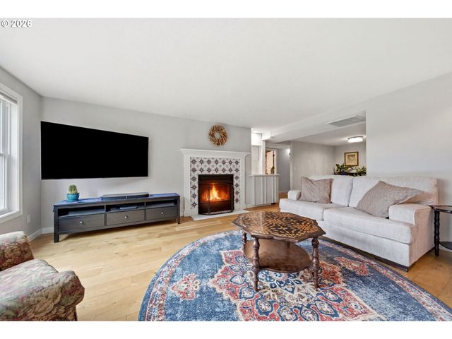 5620 S RIVERSIDE Ln 1, Portland, OR 97239