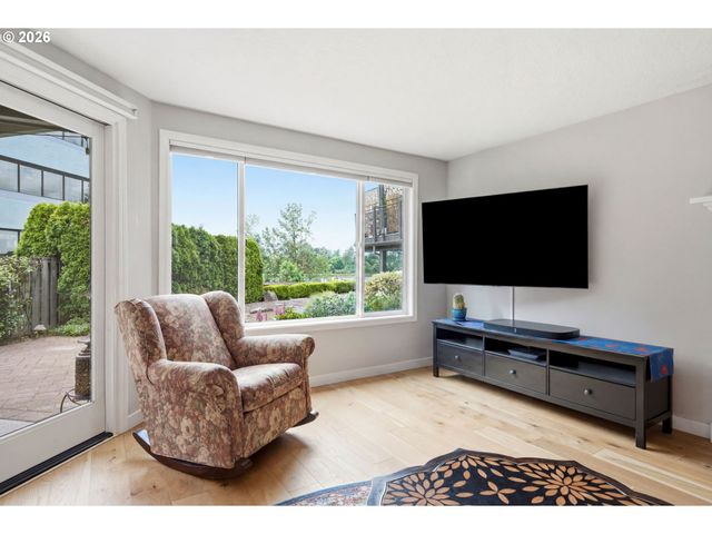 5620 S RIVERSIDE Ln 1, Portland, OR 97239