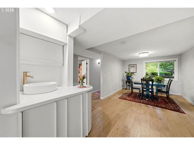 5620 S RIVERSIDE Ln 1, Portland, OR 97239