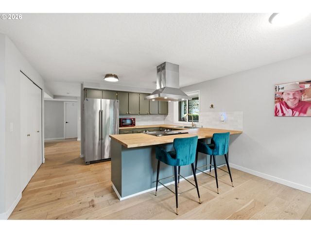 5620 S RIVERSIDE Ln 1, Portland, OR 97239