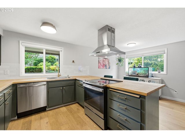 5620 S RIVERSIDE Ln 1, Portland, OR 97239