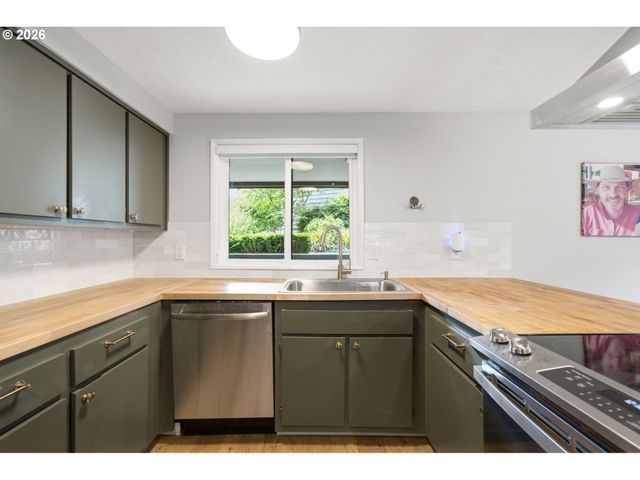 5620 S RIVERSIDE Ln 1, Portland, OR 97239
