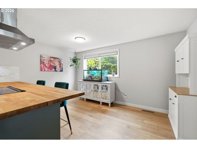 5620 S RIVERSIDE Ln 1, Portland, OR 97239