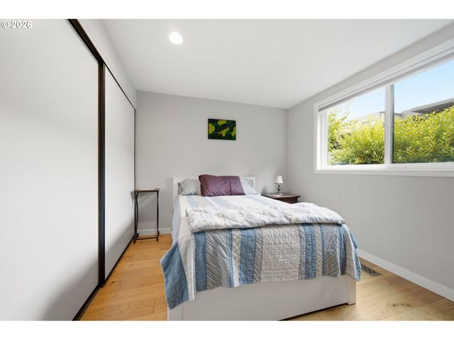 5620 S RIVERSIDE Ln 1, Portland, OR 97239
