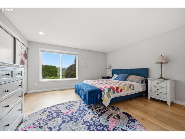 5620 S RIVERSIDE Ln 1, Portland, OR 97239