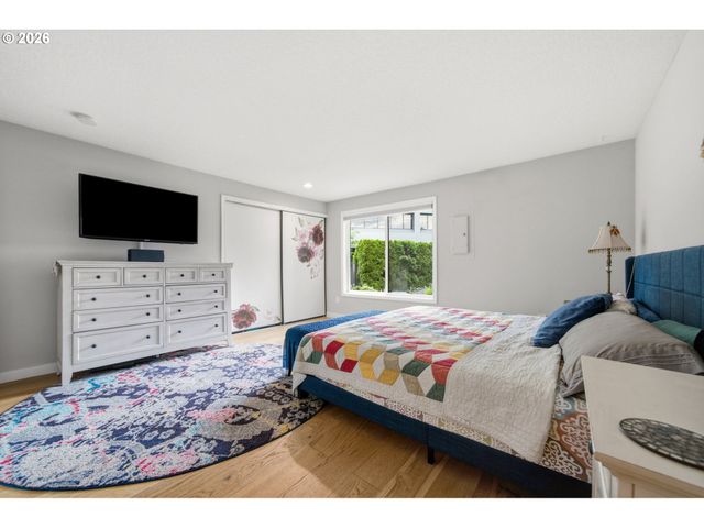 5620 S RIVERSIDE Ln 1, Portland, OR 97239