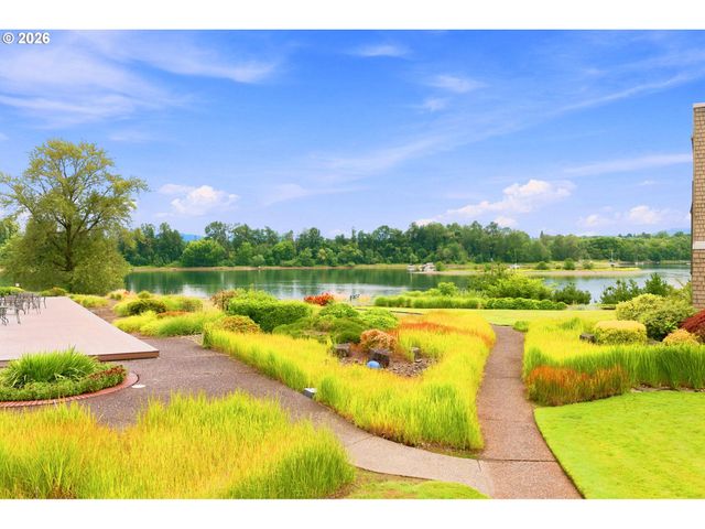5620 S RIVERSIDE Ln 1, Portland, OR 97239