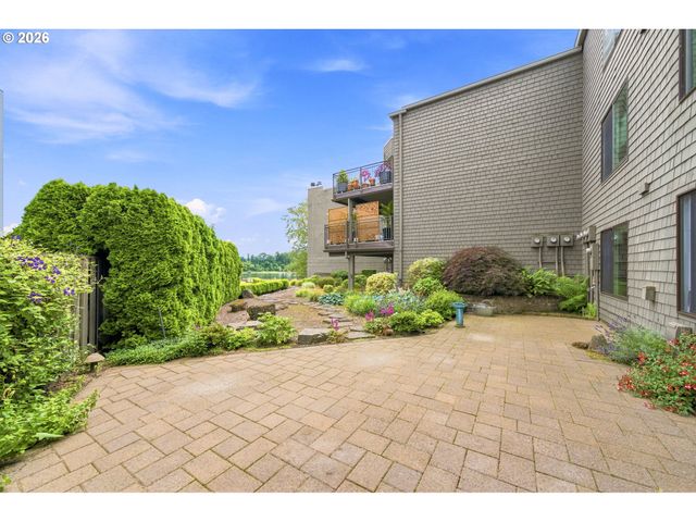 5620 S RIVERSIDE Ln 1, Portland, OR 97239