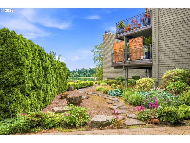 5620 S RIVERSIDE Ln 1, Portland, OR 97239