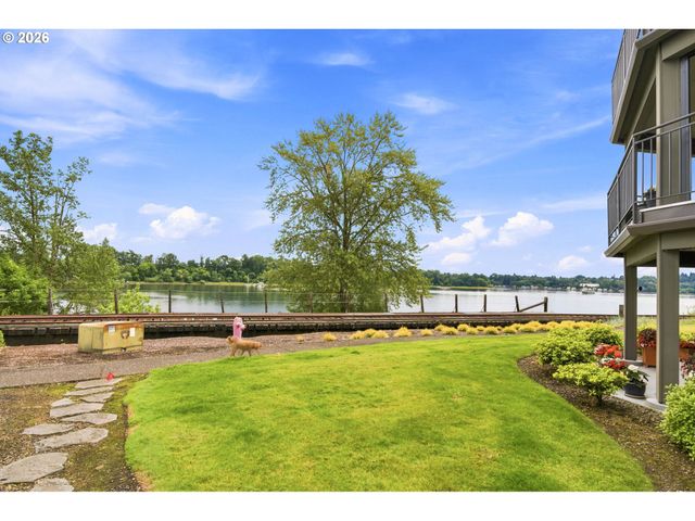 5620 S RIVERSIDE Ln 1, Portland, OR 97239