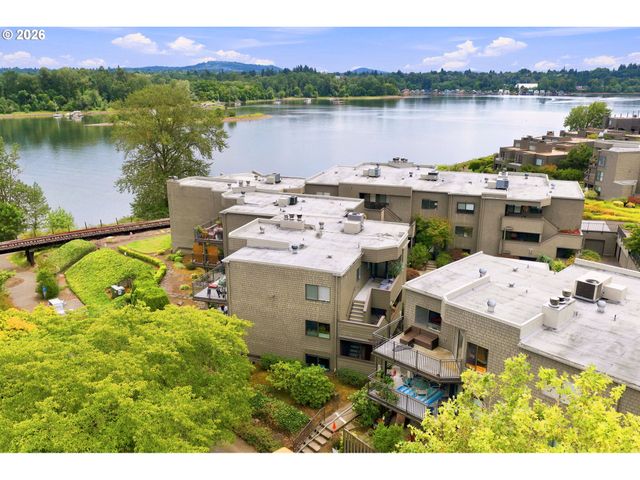 5620 S RIVERSIDE Ln 1, Portland, OR 97239