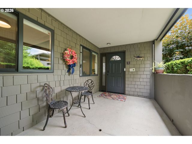 5620 S RIVERSIDE Ln 1, Portland, OR 97239