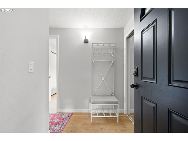 5620 S RIVERSIDE Ln 1, Portland, OR 97239