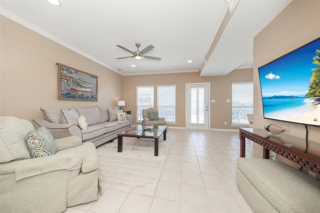 543 Sunset Circle, Galveston, TX 77554