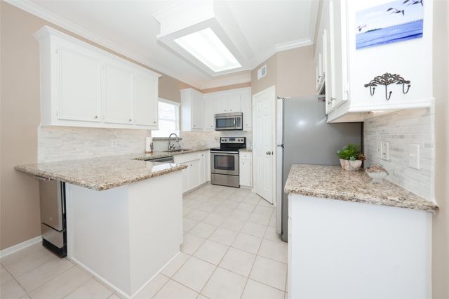 543 Sunset Circle, Galveston, TX 77554