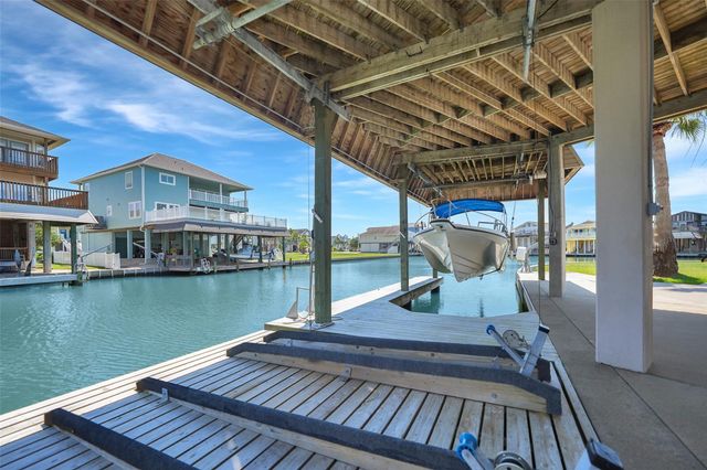 543 Sunset Circle, Galveston, TX 77554